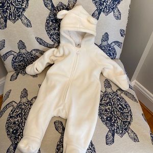 Tiny bear bunting! Old Navy 0-3 months